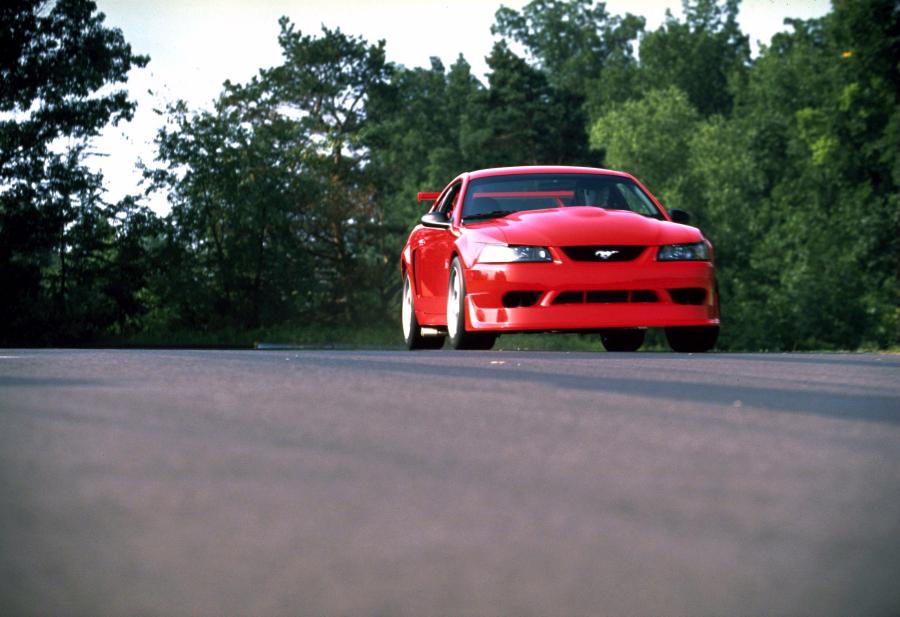  Ford Mustang SVT Cobra R 2000 года  (фото 40 из 128)